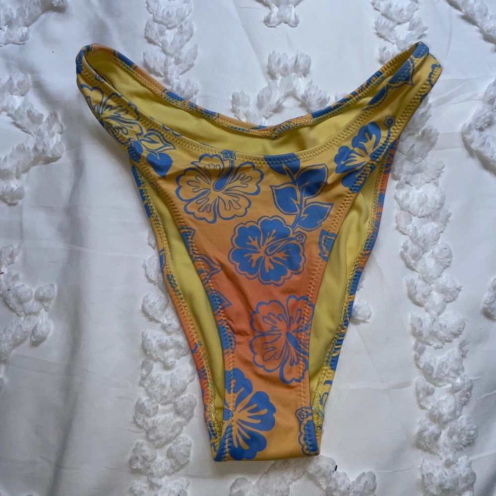 PACSUN floral bikini bottoms